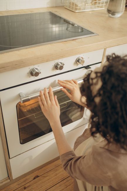 Step by step oven cleaning method for safe results